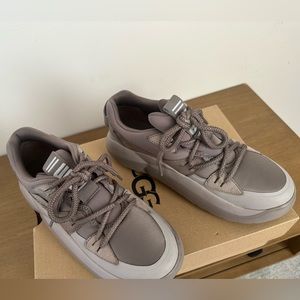 Ugg sneaker tan size 8.5